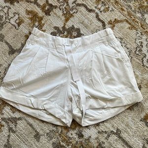 Lululemon spring break away short size 4 white